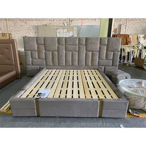 Cadre de lit rembourré moderne, taille double, avec finition en cuir et base en bois robuste, design durable - Product Image 1