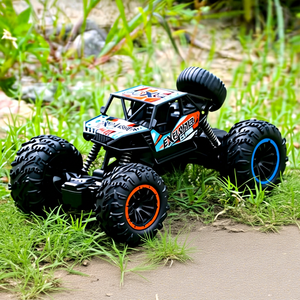 Coche RC Todoterreno 4x4 con Neumáticos TPR para Subir Pendientes de 45 Grados, Incluye Control Remoto de Metal - Product Image 1
