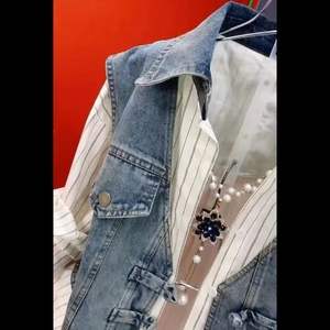 Женская джинсовая куртка в полоску - Product Image 4