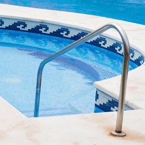 Escalators de <span class=keywords><strong>piscine</strong></span> 304 acier inoxydable main courante canal de sécurité échelle de main courante personnalisée échelle de <span class=keywords><strong>piscine</strong></span> sous-marine de haute qualité - Product Image 2