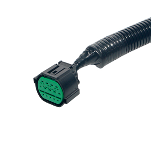 Adaptateur de prise femelle scellée avec faisceau de câblage, conducteur à âme en cuivre et gaine en PVC/Nylon pour applications automobiles/électromobiles - Product Image 1