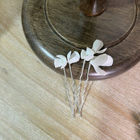 Peigne à cheveux de mariée en céramique blanche fait main, fleurs, perles, accessoire de cheveux de mariage, charmant accessoire de cheveux de bal, bijoux en gros