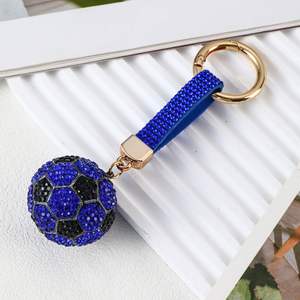 Al por mayor: Colgante de llavero con incrustaciones de diamantes, multicolor, personalizado, colgante para bolso de fútbol, llaveros de fútbol con brillo y dijes - Product Image 1