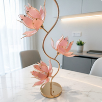 Lampe de bureau Zen orientale en forme de fleur de lotus, cadre doré élégant et pétales en verre translucide, lampe de table à douille E26 pour salon