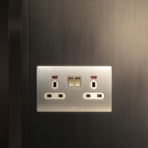 Bán Buôn Phổ Biến Thiết Kế Mới 250V Twin Anh Switched Ổ Cắm Với Chỉ Số Bạc Và Vàng Với Biểu Tượng Tùy Chỉnh - Product Image 3
