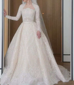 S0119Y Vestido de Novia de Manga Larga con Cuello Redondo y Encaje, Vestido de Novia Vintage Color Marfil con Velo - Product Image 1