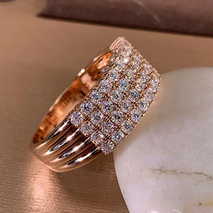 Elegante Anello di Fidanzamento Geometrico per Donne, Gioiello da Dito Scintillante e alla Moda - Product Image 3