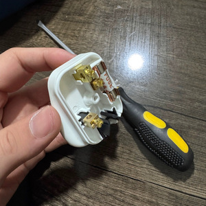 Prise électrique 10 voies Mars avec interrupteur, 220V, mise à la terre standard, en plastique, pour usage domestique - Product Image 5