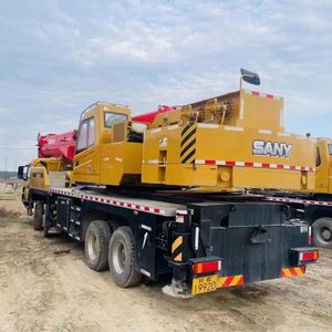 Grúa para Camión de 50T Usada con Cilindro Hidráulico y Caja de Cambios Zoomlion, Alta Rentabilidad, Bajo Consumo de Combustible, en Stock - Product Image 2