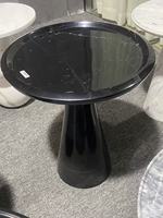 Table d'appoint de luxe en marbre blanc avec base en marbre, design contemporain pour salon, chambre et hôtel
