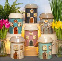 Support et chauffe-bougie en céramique artisanale en forme de maison bleue avec cœur, pour cire fondue et huiles essentielles, de la collection Giftware Village Pottery