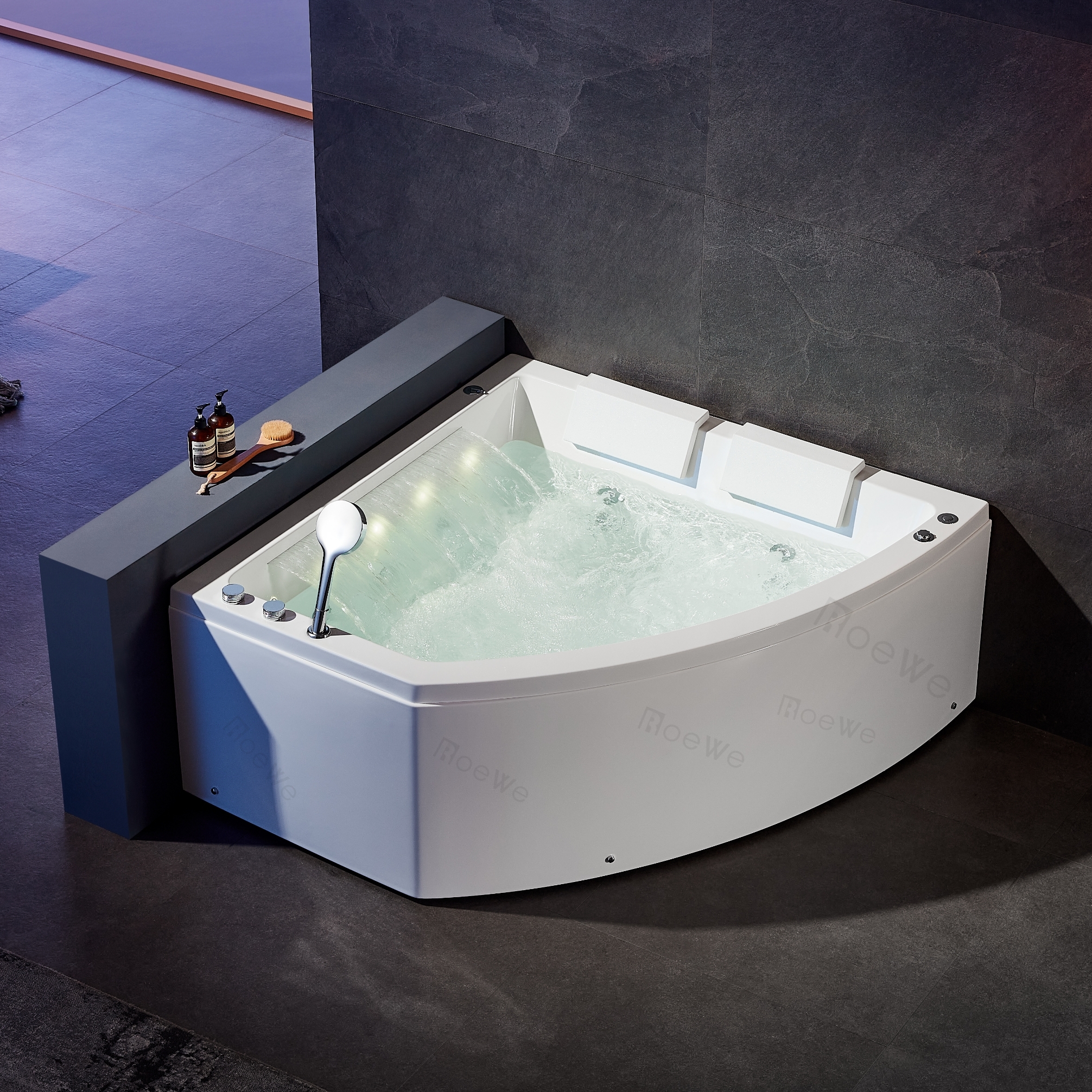 Transforma tu espacio con el elegante jacuzzis para baños pequeños