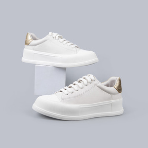 المصنع مباشرة للنساء جلد أبيض أحذية رياضية منصة الأزياء عارضة الأحذية الرياضية شعار مخصص عارضة المشي التنس الجملة - Product Image 5