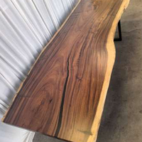 Table de salle à manger en bois massif de style moderne avec bordure naturelle pour hôtels et mobilier de salle à manger