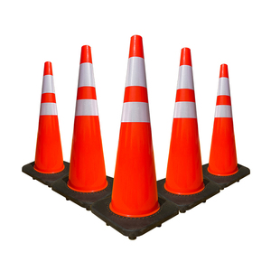 Cône de signalisation routière réfléchissant en PVC de 90 cm, durable, flexible, empilable, pour la sécurité routière, le stationnement, les autoroutes et la gestion des foules - Product Image 5