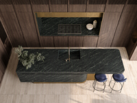 SH STONE Plan de travail d'îlot de cuisine en marbre vert Verde Alpi sur mesure, table de bar arrondie avec base en laiton, projet de villa moderne