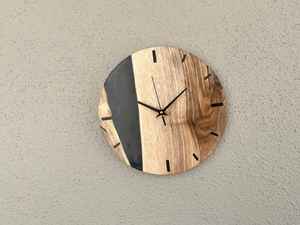 Reloj de Pared de Resina y Madera Hecho a Mano, Duradero, Elegante, Funcional y Decorativo, Perfecto para Sala de Estar o Dormitorio - Product Image 2