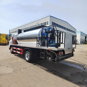 Camión Cisterna de Asfalto ISUZU KV100, Distribuidor de Asfalto para Obras Viales - Product Image 6
