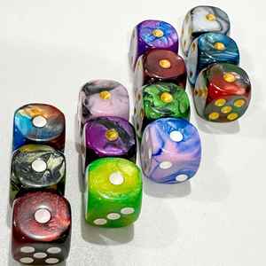 Dados de Juego Acrílicos de 16 mm, Bicolor, con Esquinas Redondeadas, Personalizables al por Mayor - Product Image 4
