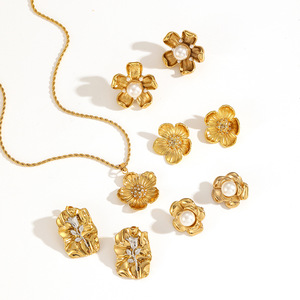 European Style Flower <b>Stud</b> <b>Earrings</b> 18K Gold Plated Zinc Alloy Bezel Setting Party Jewelry Women's Fashion <b>Earrings</b> - Product Image 3
