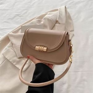 Bolso bandolera acolchado a cuadros, cómodo y moderno, de nylon impermeable de alta calidad. - Product Image 2