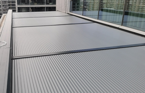 Volet roulant commercial en aluminium à grande couverture, imprimé sur mesure et éclairé, pour <span class=keywords><strong>café</strong></span>, bureau - Product Image 2