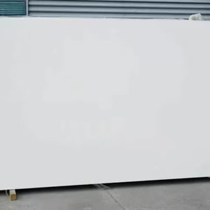 Losa de piedra de cuarzo blanco Calacatta, hoja de cuarzo suave sin costuras de belleza atemporal para renovación de baño de cocina - Product Image 1