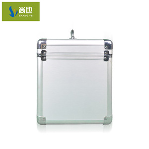 Caja de Herramientas de Aluminio 702 Plateada, Rígida, Portátil, con Cerradura, para Uso Doméstico y Médico - Product Image 4