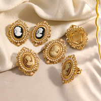 SUMMLY Ensemble de bijoux de mode vintage : Boucles d'oreilles clous en perle camée et Bague ovale, en acier inoxydable plaqué or 18 carats