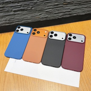 Étui de téléphone Premium en fibre de carbone avec texture effet cuir pour iPhone 18 Pro Max 17 Pro, avec bouton d'objectif métallique, fin et antichoc - Product Image 2