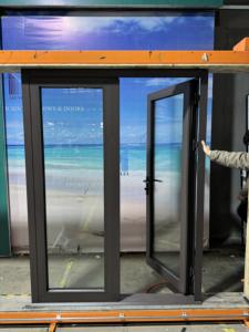 <span class=keywords><strong>Porte</strong></span> à ouverture vers l'extérieur en aluminium à pont brisé de style moderne, <span class=keywords><strong>porte</strong></span> à battants à <span class=keywords><strong>triple</strong></span> <span class=keywords><strong>vitrage</strong></span> à économie <span class=keywords><strong>d</strong></span>'énergie, ouverture vers l'intérieur et vers l'extérieur - Product Image 5