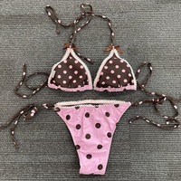 Hoge kwaliteit 2-delige high-cut dames halter triangle string bikini met voorlogo, snel drogend, sarong cover-ups, groothandel OEM merk