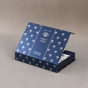 Boîte magnétique vide pliable de luxe en carton rigide mat de grande taille avec logo personnalisé de qualité supérieure, en forme de <span class=keywords><strong>livre</strong></span>, imprimée en quatre couleurs, couleur <span class=keywords><strong>bordeaux</strong></span> - Product Image 2