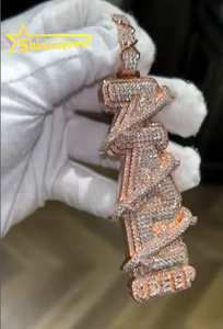 จี้ตัวอักษรแบบกำหนดเอง เครื่องประดับแบบ Iced Out เงินแท้ 925 ประดับเพชรโมอิสซาไนต์ VVS จี้ฮิปฮอปแนวตั้งแบบ Iced Out - Product Image 4