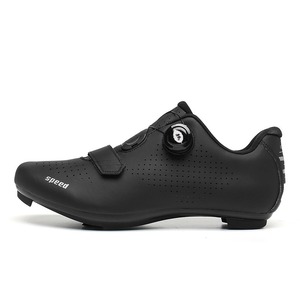 <span class=keywords><strong>Scarpe</strong></span> <span class=keywords><strong>da</strong></span> Ciclismo Unisex Nere <span class=keywords><strong>con</strong></span> Suola Rigida, Design in Rete <span class=keywords><strong>con</strong></span> Chiusura a Strappo per Uomo e Donna, per <span class=keywords><strong>Bici</strong></span> <span class=keywords><strong>da</strong></span> Strada e Mountain Bike - Product Image 4