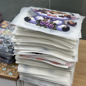 Tem nhãn áo thun in logo tùy chỉnh, chất liệu plastisol, sẵn sàng ép nhiệt, in chuyển nhiệt DTF, phụ kiện may mặc, tem nhãn chuyển nhiệt DTF - Product Image 1