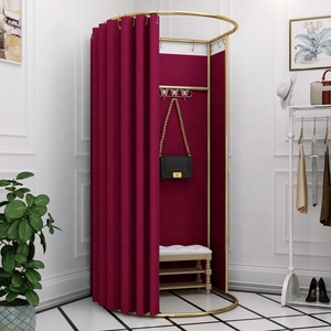 Cabine d'essayage mobile ronde en métal doré pour magasin de vêtements - Product Image 3