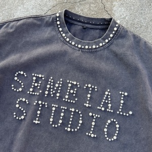 T-shirt en coton surdimensionné à lavage acide, style streetwear rétro, avec perles et strass personnalisés, fabriqué sur mesure - Product Image 3