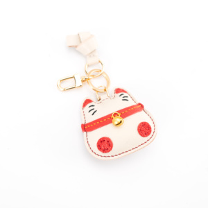 Llavero de Cuero con Gato de la Fortuna y Detalle de Campana - Product Image 6