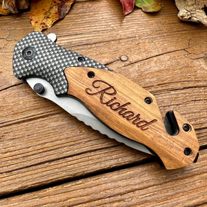 Coltello Tascabile con Manico in Legno e Incisione di Pesce/Squalo, Coltello Pieghevole Incidibile, Regalo di Natale <span class=keywords><strong>per</strong></span> la <span class=keywords><strong>Cucina</strong></span>, Disponibile negli USA - Product Image 1