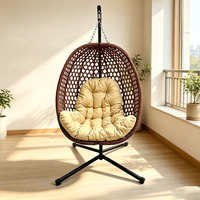 Fauteuil à bascule en rotin écologique personnalisé avec coussin imperméable, design contemporain pour mobilier d'extérieur, salon, usage scolaire