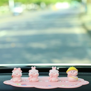 Adorno de coche Ruijie con forma de cerdo, decoración de resina de dibujos animados para mujeres, accesorio interior - Product Image 2