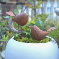 Ensemble de figurines d'oiseaux en métal rouillé - 2 pièces, en fer vieilli résistant à la rouille, ornement d'art pour jardin, patio, camping, décoration extérieure