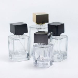 Flacon de parfum en verre carré de luxe 30ml 50ml 100ml avec bouchon noir, couleur personnalisée, impression sérigraphique, pulvérisateur à pompe - Product Image 3