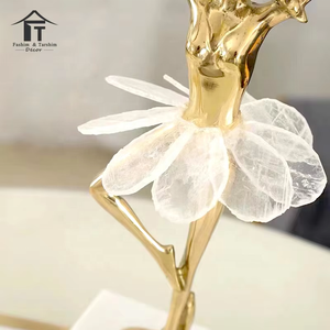 Sculpture Fille Danseuse Dorée Nordique Moderne pour Intérieur de Salon, Accessoires de Décoration de Bureau de Luxe pour la Maison - Product Image 5