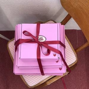 Boîte d'expédition pour pâtisserie rose écologique personnalisée avec ruban mat |   <span class=keywords><strong>Enveloppe</strong></span> <span class=keywords><strong>en</strong></span> carton ondulé pour <span class=keywords><strong>cadeau</strong></span> |   Emballage pour pâtisserie française - Product Image 2