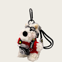 Breloque de sac chien blanc en peluche douce style aviateur avec caméra miniature, pull vert tricoté, pendentif DIY, lasso tressé, porte-clés pour sac à dos