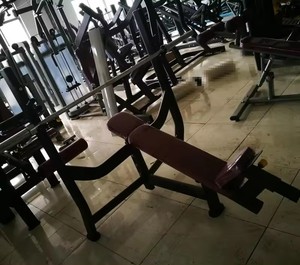 Оптовая продажа: Коммерческая складная стальная скамья <span class=keywords><strong>Vatten</strong></span> XF28 с регулируемым углом наклона и стопором для грузов до 80 кг для тренировок рук и силовых упражнений в спортзалах - Product Image 3