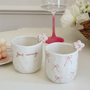 Lelyi Adorable Flor de acuarela Taza de cerámica lazo informal dibujado a mano para beber leche Agua embalaje personalizable para acampar - Product Image 4