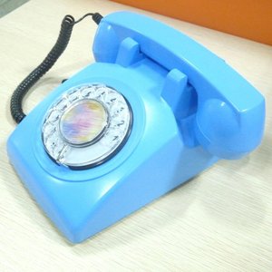 Téléphone mural rotatif vintage rétro rouge de 30 ans avec sonnerie classique - Product Image 3